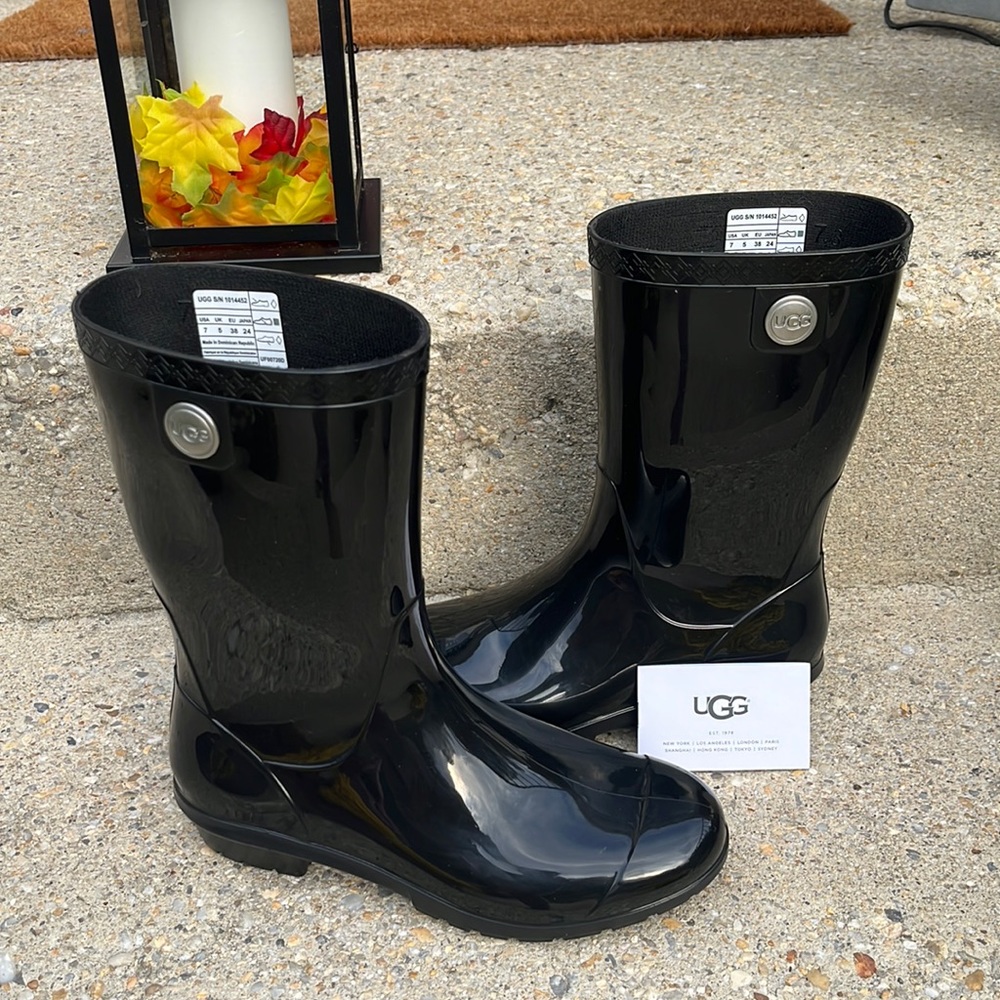 Black rain UGG boots NEW